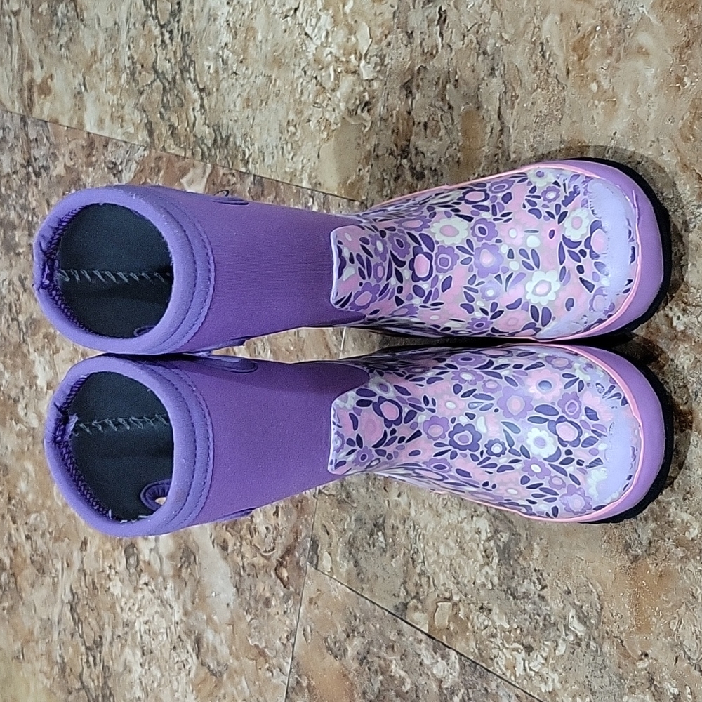Grape ditsy flower bogs